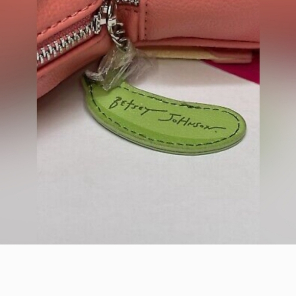 🔹️BETSEY JOHNSON🔹️ XOPICKLE CROSSBODY  SLING BAG PICKLE BALL ✨️🥒 - Picture 5 of 7